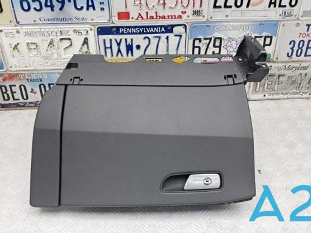 4M1857035K24A Ящик перчаточный (бардачок) купить Ровно