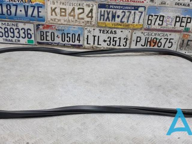 5056306AA CHRYSLER Уплотнитель двери передней (на кузове) купить в Ирпень