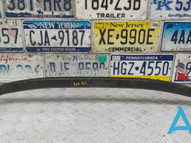 Кронштейн бампера переднего, центральный 51117203078 BMW