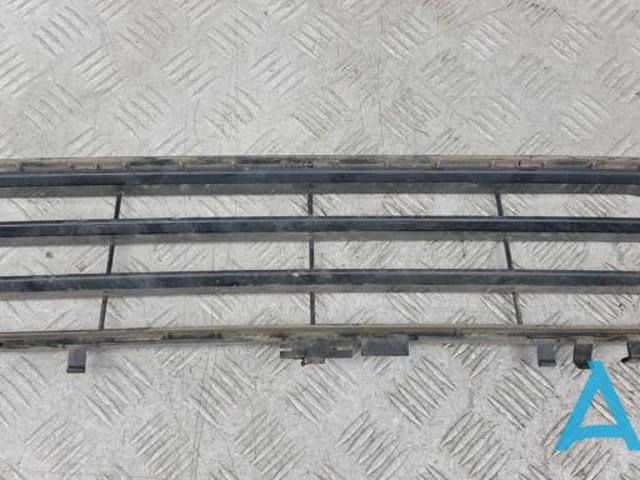 51117385267 BMW Решетка бампера переднего центральная купить в Ужгород