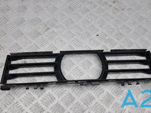 51117385268 BMW Решетка бампера переднего центральная купить в Киев