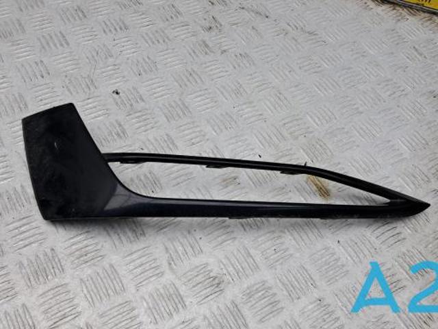 Оправа туманки 51117385281 BMW