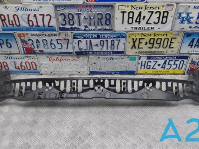 Кронштейн бампера заднего, центральный 51127357144 BMW