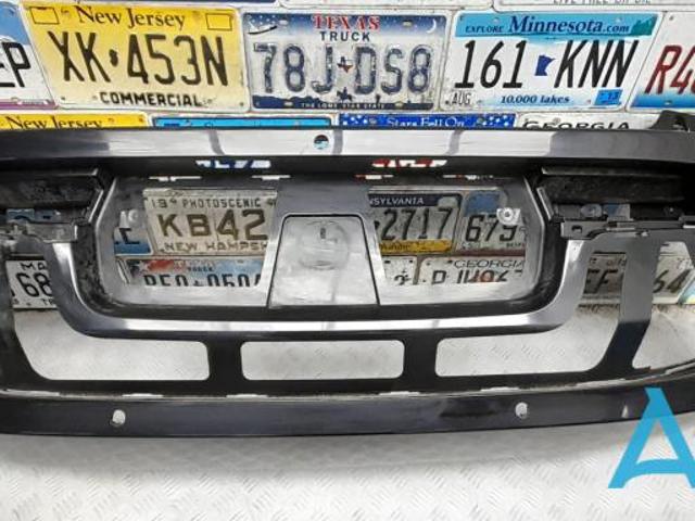 Задний бампер 51127370582 BMW