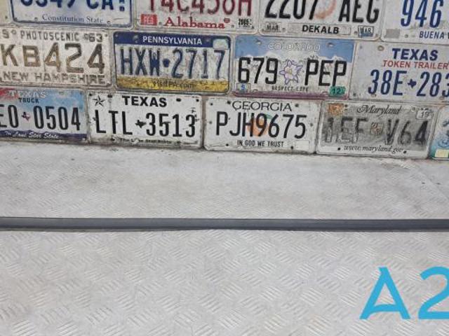 Молдинг передней правой двери 51137158534 BMW