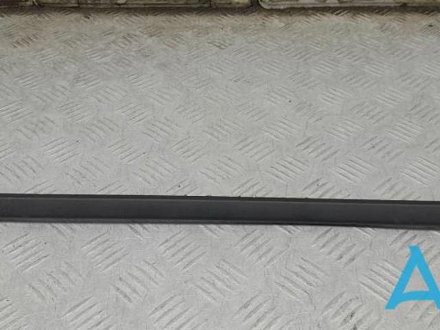 Молдинг двери задней правой 51137158536 BMW
