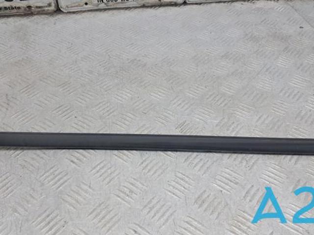 BMW 51137158536 Молдинг двери задней правой в наличии Ровно