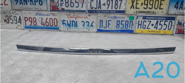 Молдинг крышки багажника 51137217156 BMW