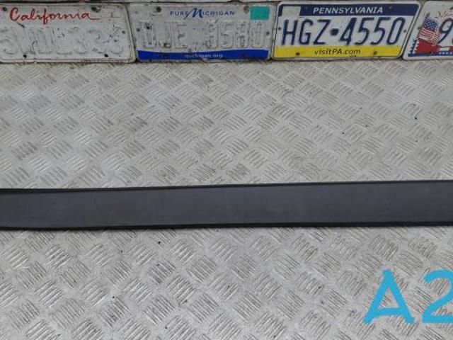 Молдинг двери передней левой 51137352091 BMW