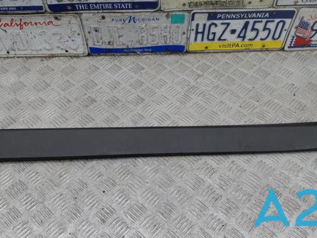 Молдинг двери передней правой 51137352092 BMW