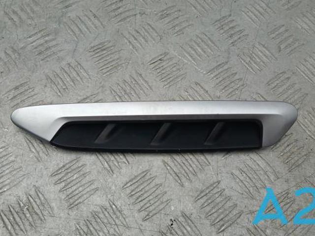 Молдинг переднего левого крыла 51137418605 BMW