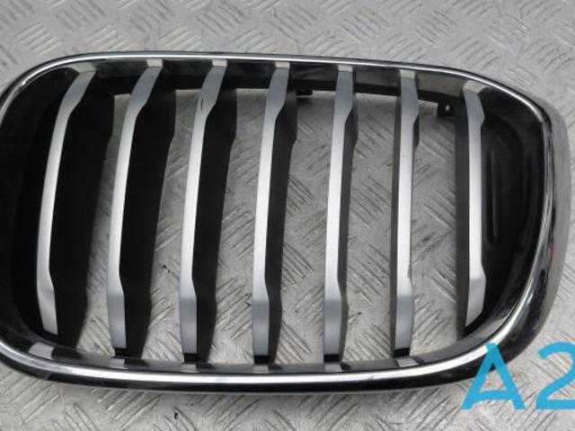 Решетка радиатора левая 51137478669 BMW