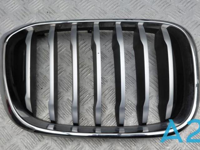 Решетка радиатора правая 51137478670 BMW