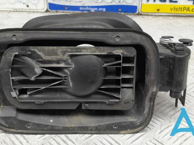 Корпус заливной горловины топливного бака 51177270761 BMW