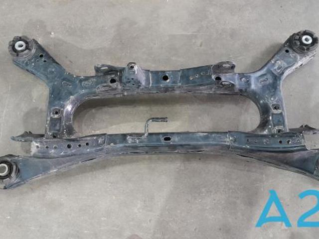 Поперечина задней подвески 5120606130 TOYOTA