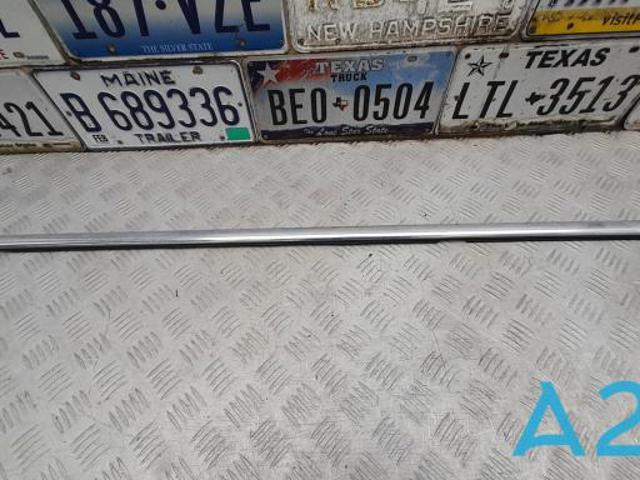Молдинг опускного стекла двери задней, правой 51227289646 BMW