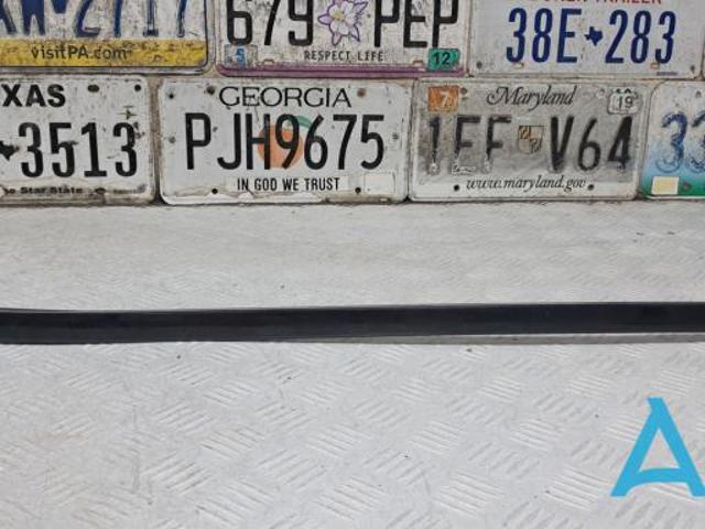 Защитная накладка переднего стекла левая 51317250403 BMW