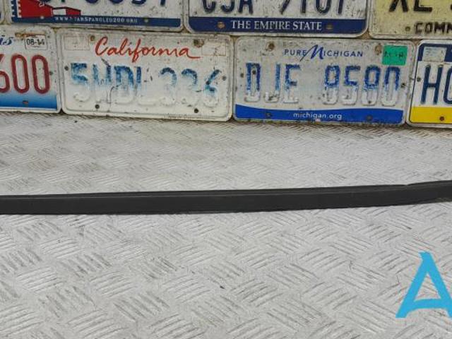 Правый молдинг ветрового стекла 51317285948 BMW
