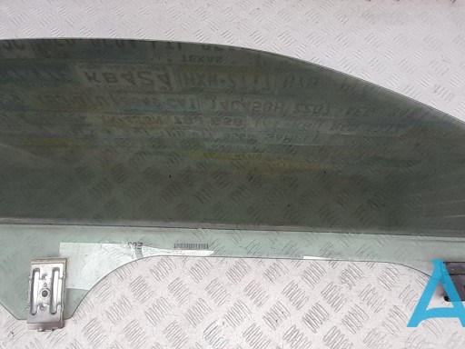 Стекло передней правой двери 51337119200 BMW