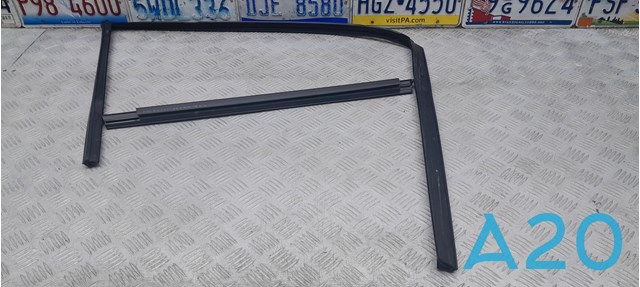 Направляющая стекла рамки двери передней левой 51337178009 BMW