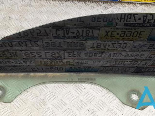 Стекло водительской двери 51337425393 BMW