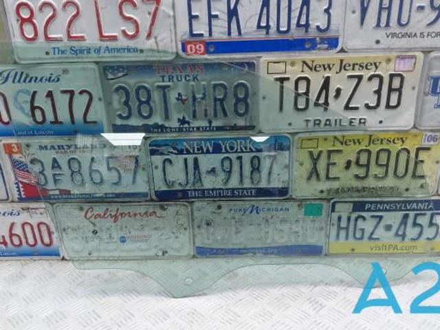 Стекло передней правой двери 51337432230 BMW