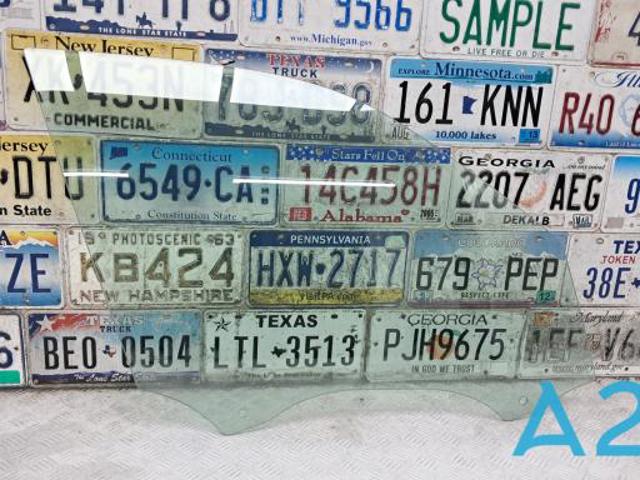 Стекло передней правой двери 51337470632 BMW