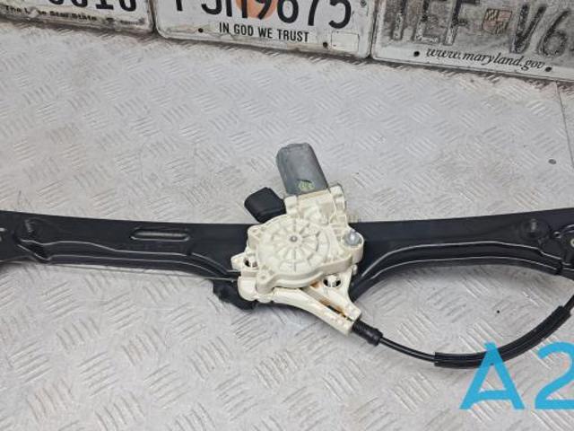 Стеклоподъемник задней правой двери 51357166382 BMW
