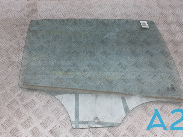 Стекло задней правой двери 51357182118 BMW