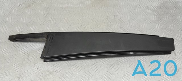 Накладка двери задней правой вертикальная 51357185234 BMW