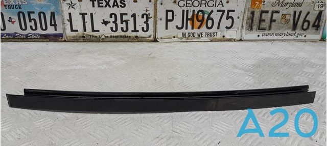 Накладка двери задней правой вертикальная 51357185236 BMW