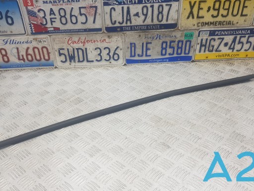 Молдинг опускного стекла двери задней, правой 51357258294 BMW