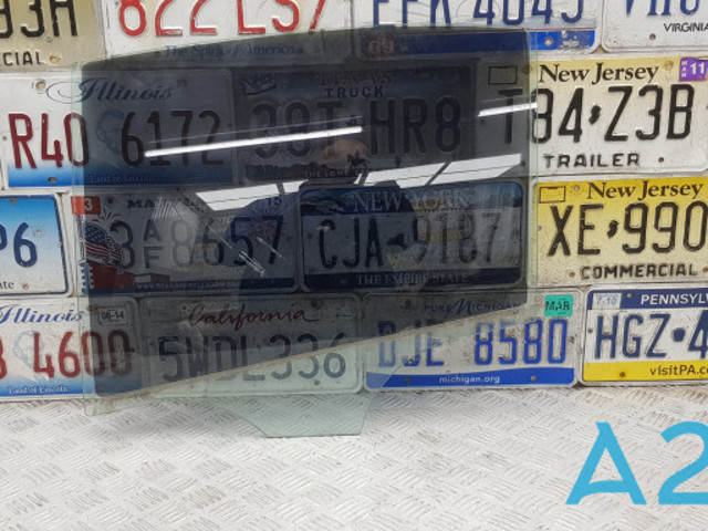 Стекло двери задней левой 51357259819 BMW