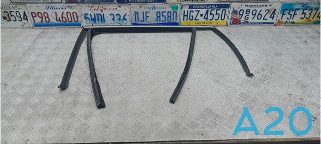 BMW 51357289667 Направляющая стекла рамки двери задней левой в наличии Чернигов