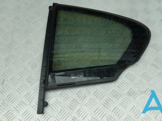 Уголок задней левой двери 51357311245 BMW