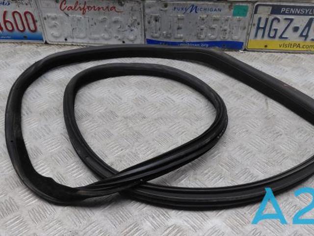 Прокладка двери задней, левой (на двери) 51357328771 BMW