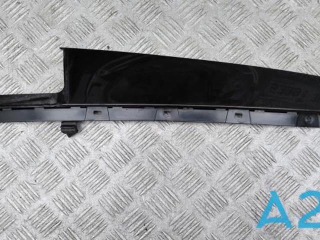 Накладка двери задней левой вертикальная 51357349675 BMW
