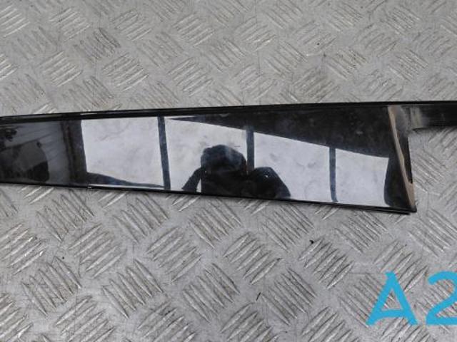 Накладка задней двери, левой, вертикальная 51357369885 BMW