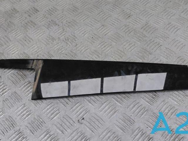 Накладка задней двери, правой, вертикальная 51357369886 BMW