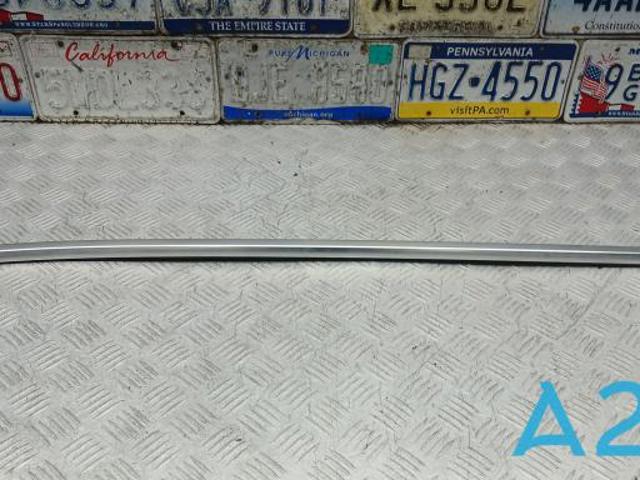 Молдинг опускного стекла двери задней, левой 51357410037 BMW