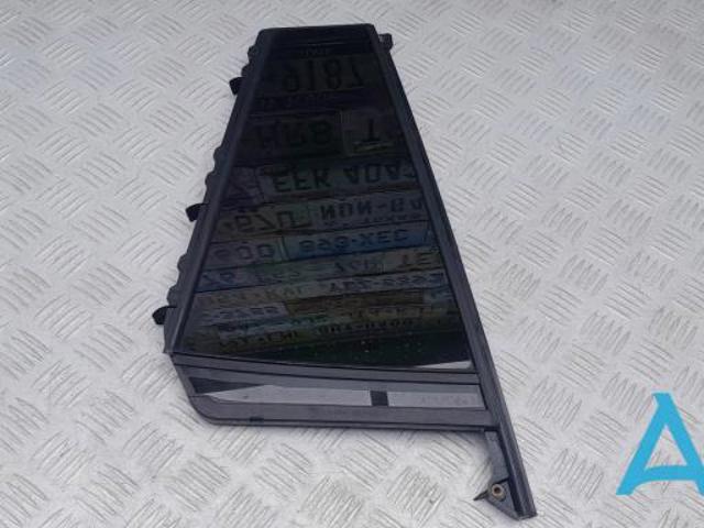 Стекло-форточка двери, задней, правой 51357410056 BMW