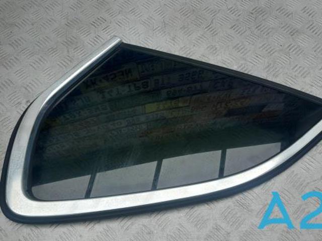 Стекло багажника, левое 51377305771 BMW