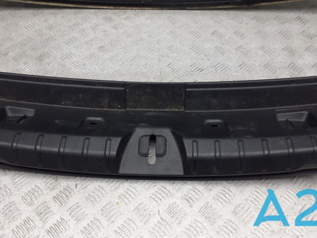 Накладка перегородки 51477351650 BMW