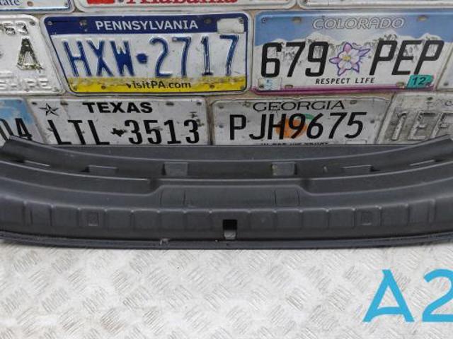 Накладка перегородки 51477373575 BMW