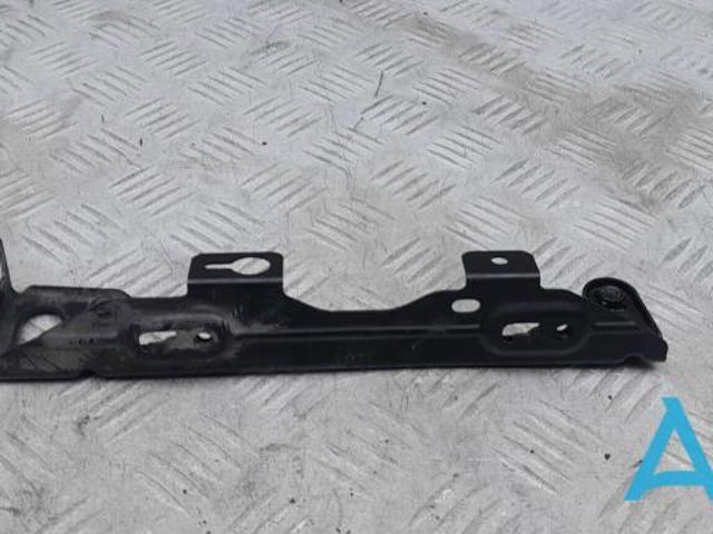 Кронштейн радиатора верхний, правый 51647266168 BMW