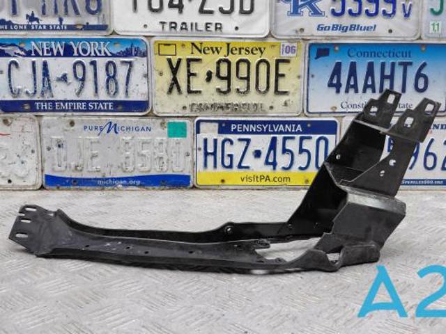 Кронштейн (адаптер) крепления фары передней правой 51647426634 BMW