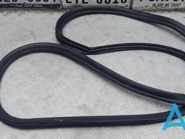 51727468731 BMW Уплотнитель двери передней (на кузове) купить в Одесса