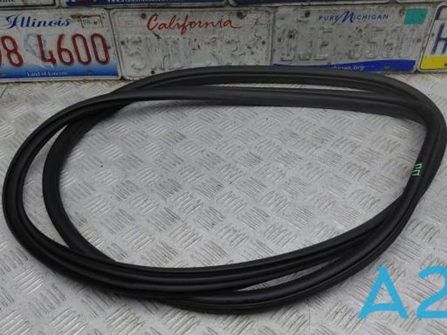 Уплотнитель двери передней, на (кузове) 51727468928 BMW