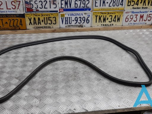 51767260916 BMW Уплотнитель крышки багажника купить в Чернигов