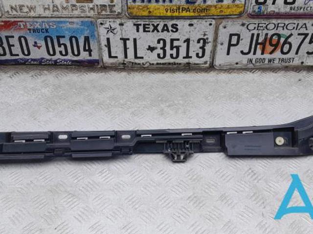 Кронштейн наружной накладки порога левой 51777204021 BMW